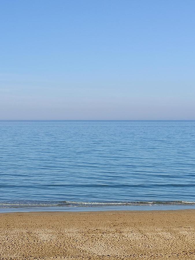 Un Nid D ' Amour Cabourg Bagian luar foto